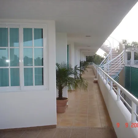 Suites Moon River Cancun Exterior photo